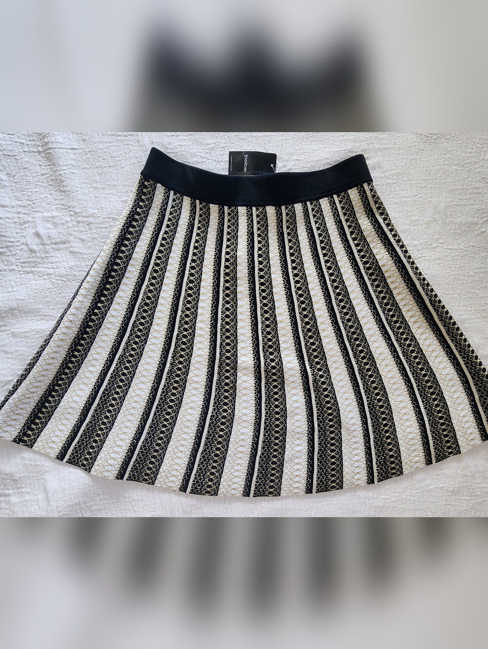 NWT bebe Metallic Jacquard Knit Striped Skater Skirt - Size M
